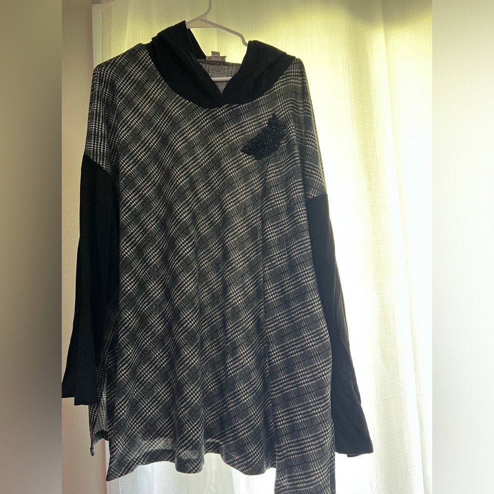 Long sleeve with hood